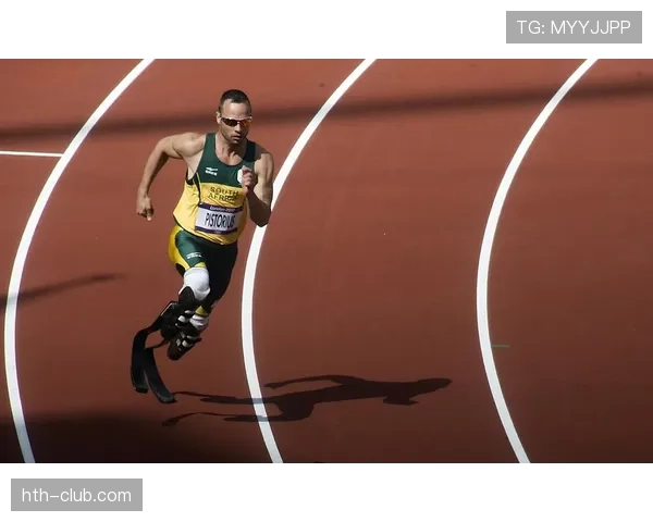 奥斯卡·皮斯托瑞斯家里装了三套假肢，一套跑步、一套泡吧、一套专门配西装